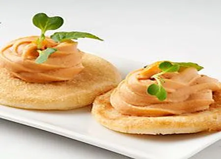 Canapé mousse de saumon à lorange