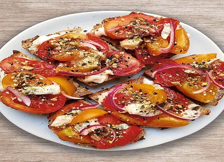 Canapés tomate, gorgonzola