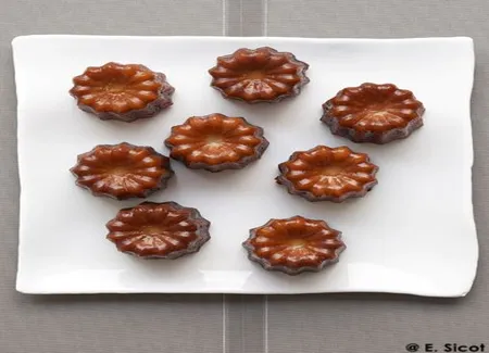 Cannelés bordelais