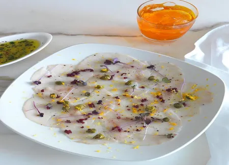 Carpaccio d'espadon au piment et coco