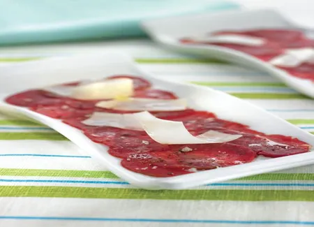 Carpaccio de boeuf aux rouleaux de gouda