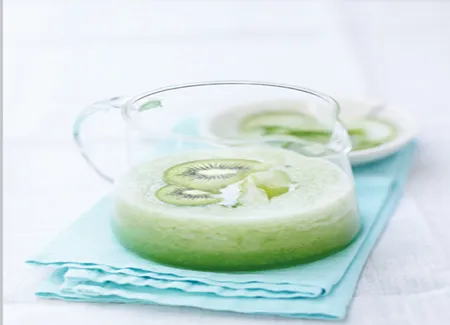 Carpaccio de kiwi en gelée, huile essentielle d'orange