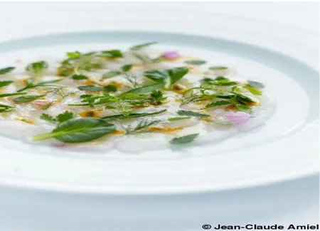 Carpaccio de lotte, huile d'agrumes et fleur du soleil