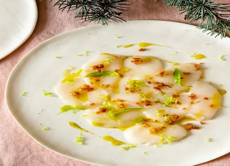 Carpaccio de saint-jacques à l'huile de verveine