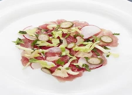 Carpaccio de thon, céleri et pamplemousse
