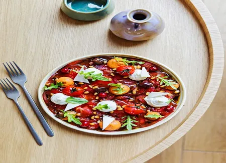 Carpaccio de tomates anciennes, cerises et confites