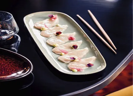 Carpaccio de yellowtail, avocat et dashi miso