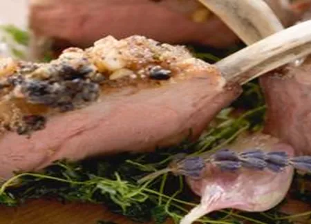 Carré d'agneau en croûte de parmigiano