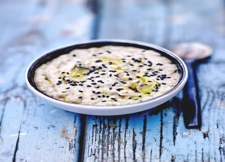 Caviar d'aubergine, sésame noir