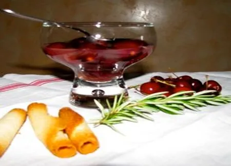 Cerises à l'hydromel kirkino et au romarin