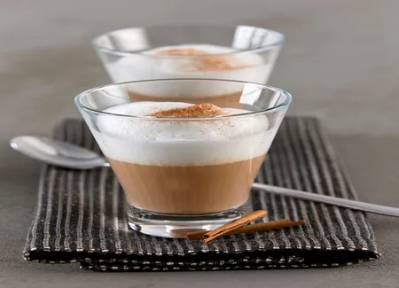 Chai latte aux épices indiennes