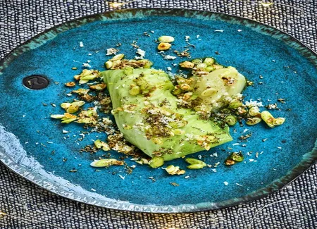 Chapon de mer en feuille de chou, saveurs truffe et raifort