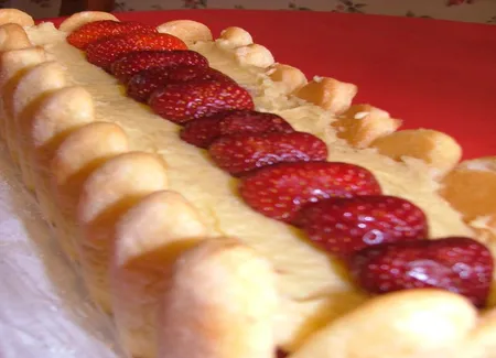 Charlotte aux fraises et violette