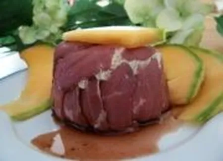 Charlotte de melon au canard fumé