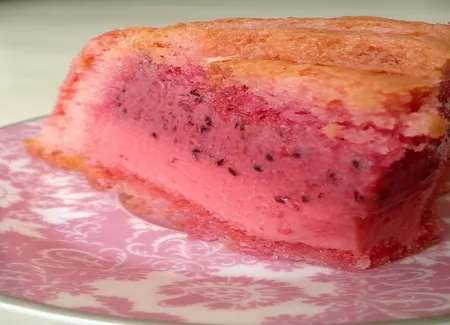 Charlotte toute rose aux groseilles et cassis