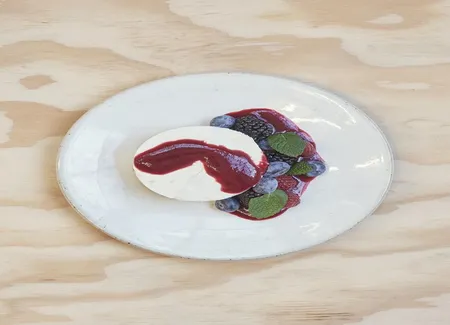 Cheese-cake spéculoos, coulis de fruits rouges