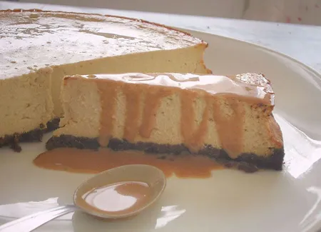 Cheesecake banane, sauce caramel aux fruits de la passion