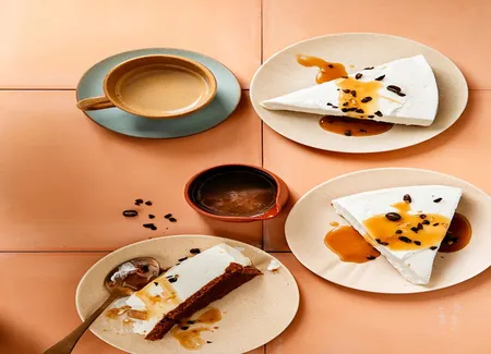 Cheesecake glacé au fromage de chèvre frais et caramel au café