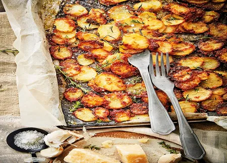 Chips gourmandes au beurre à l'ail et au parmesan