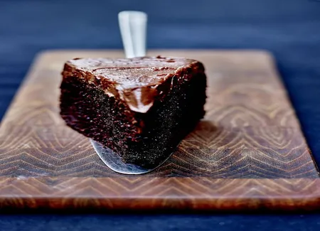 Chocolate fudge cake sans gluten, glaçage chocolat et fleur de sel