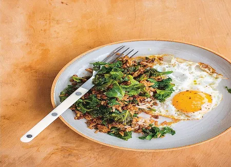 Chou kale, riz et lentilles sautés