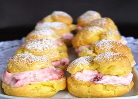 Choux à la crème de yogourt aux fraises
