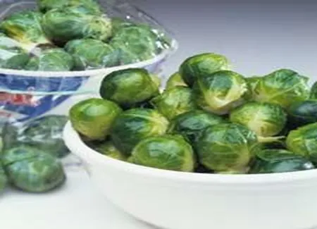 Choux de bruxelles au gingembre et aux échalotes