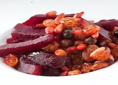 Chutney de betterave aux raisins et noix de pin