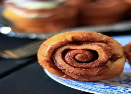 Cinnamon rolls au chai