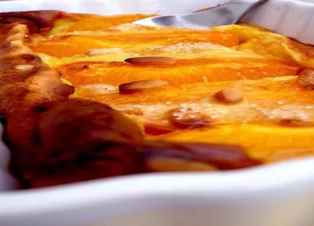 Clafoutis aux abricots, miel et pignons de pin