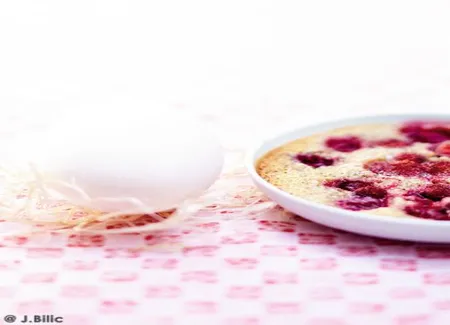 Clafoutis cerises et fraises des bois