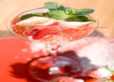 Cocktail punch à la fraise et rhum