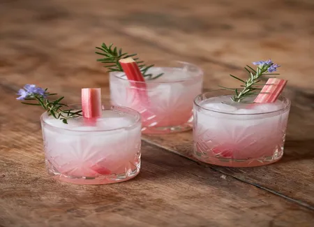 Cocktail vodka rhubarbe romarin