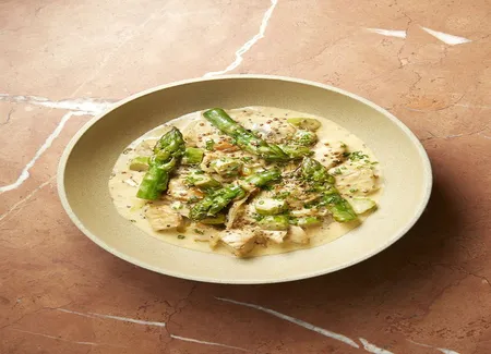 Cocotte de veau aux asperges, crème à l'anis vert et fenouil de cyril lignac