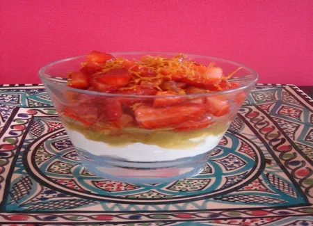 Compotée de rhubarbe & tartare de fraises aux écorces confites
