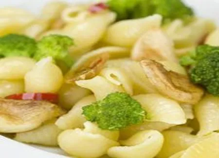 Conchiglies aux brocolis et à l'ail confit