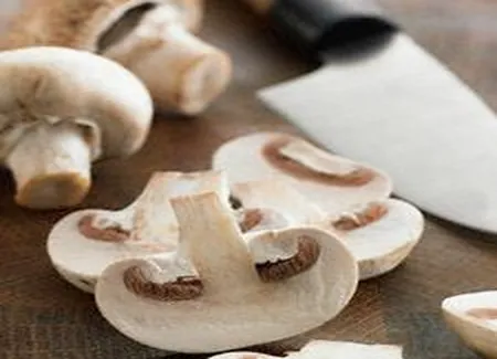 Concombre à la sauce aux champignons