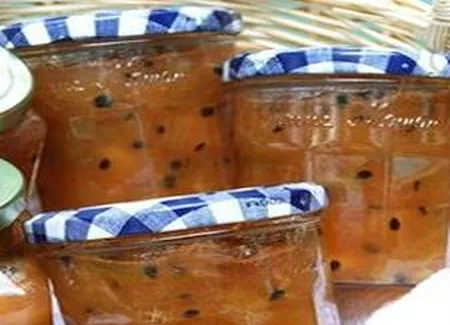 Confiture de rhubarbe, pommes et fruits de la passion
