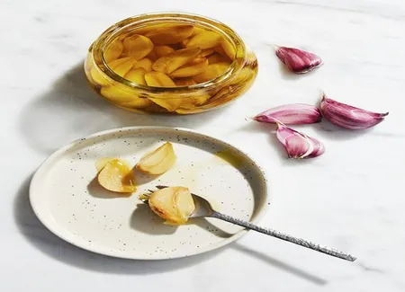Conserve d'ail confit à l'huile d'olive