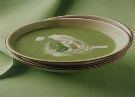 Consommé de courgette froid