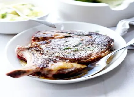 Côte de boeuf et purée au beurre d'herbes