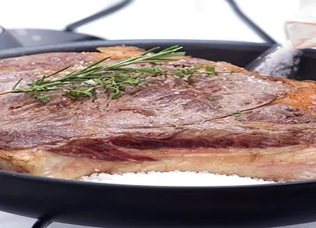 Côte de boeuf sur lit de gros sel à la poêle