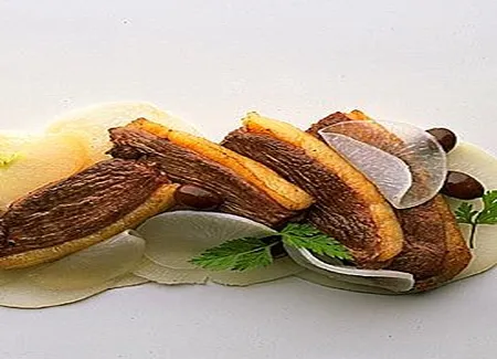 Côtelettes de canard gras, salade de navets tièdes