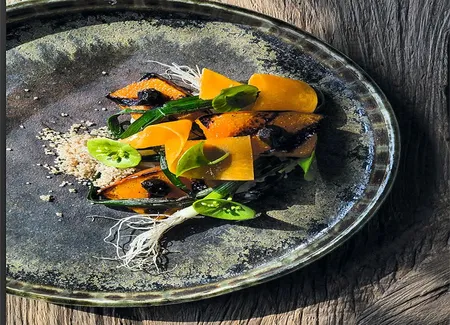 Courge kabocha, mini-poireaux et ail noir