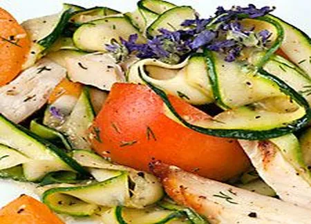 Courgettes et abricots en salade