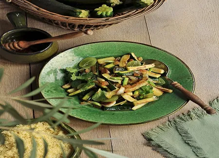 Courgettes sautées au miel et aux raisins secs
