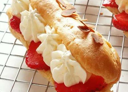 Couronne de pâte à choux aux fraises