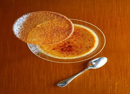 Crème brûlée ratafia et tuile caramel
