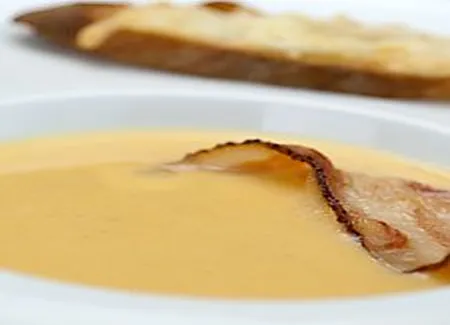 Crème de courge, bacon et crouton gratiné