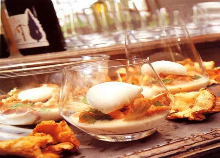 Crème de girolles aux ravioles de royan